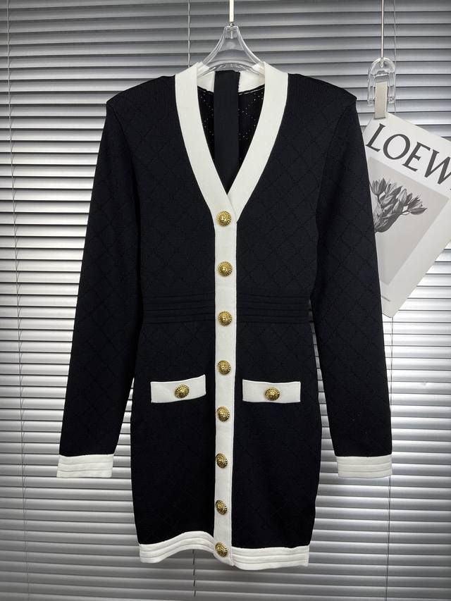 2025新款 B家V领菱形格提花裙 时尚显瘦 Size: S- L