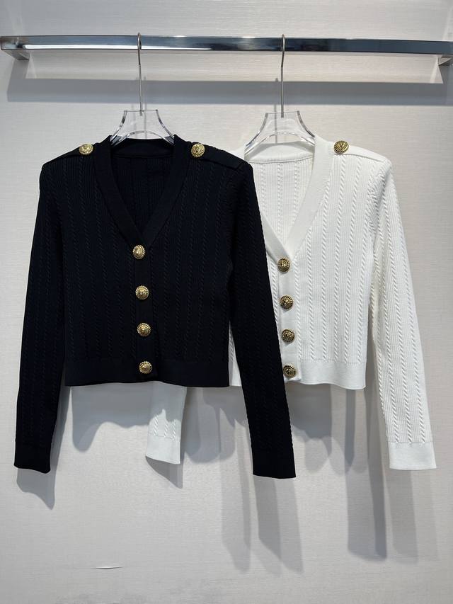 2025早秋新款 B家V领金扣提花开衫 Size: S- L