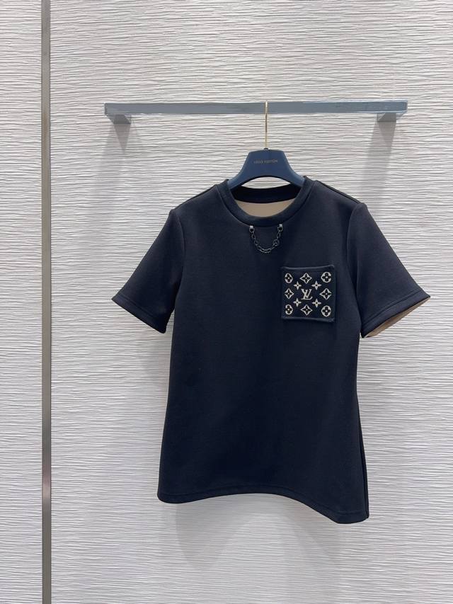 Louis Vuitto*2025Fw新款T恤 密度很高手感超好 真的费劲心血的一款！！细节完美常规版型！上身完全不挑人简单大方，瞬间提升气质 爆款推荐，Sml