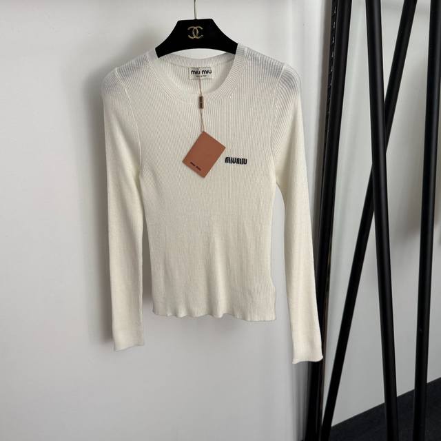 Style No. 20255849 Miumi* new logo lettering slim-fit long-sleeved knit bottomi Style No. 20255849 Miumi* new logo lettering slim-fit long-sleeved knit bottomi