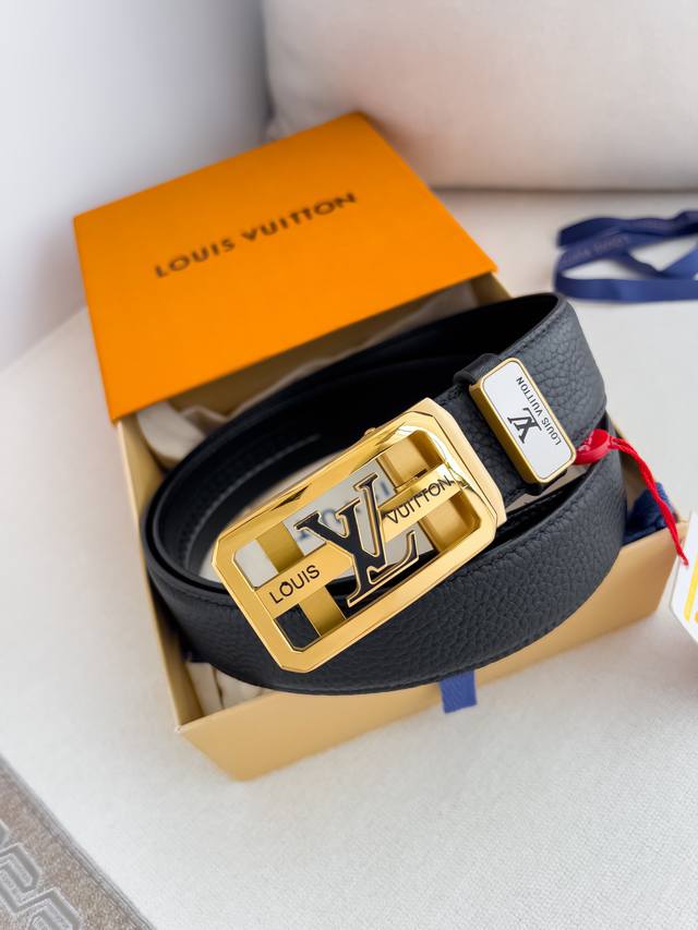 品名：Lv..路易..威登 腰带原单自动带 皮带 型号：自动扣，纯钢材质自动扣，头层牛皮自动带身，实物拍摄 材料：百分百头层牛皮，保证真皮。24K纯钢扣，永不掉