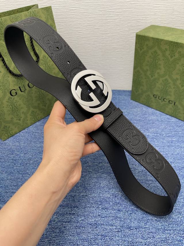 55090 Gucci 经典款进口原厂印花面 搭配原版皮底 精品钢扣 宽4.0 Cm 经典永不过时款 潮流大方 时尚百搭 55090 Gucci 经典款进口原厂印花面 搭配原版皮底 精品钢扣 宽4.0 Cm 经典永不过时款 潮流大方 时尚百搭