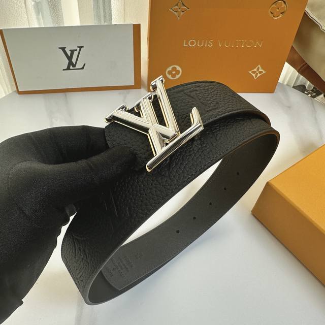 Original packaging L0Uis Vuitt0N counter's latest upgraded version. 40mm width.