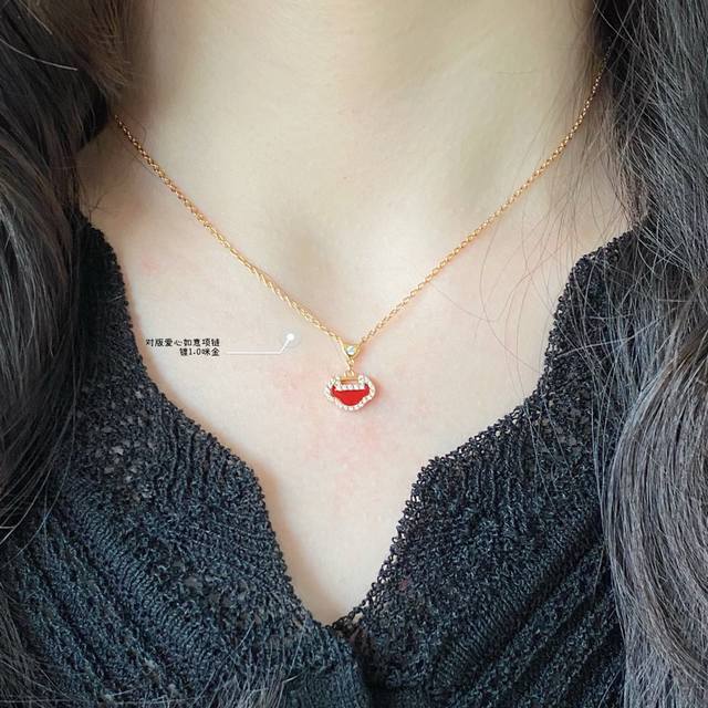 V Gold-Plated Kirin Mini Heart-Shaped Ruyi Necklace: A stylish and traditional d V Gold-Plated Kirin Mini Heart-Shaped Ruyi Necklace: A stylish and traditional d