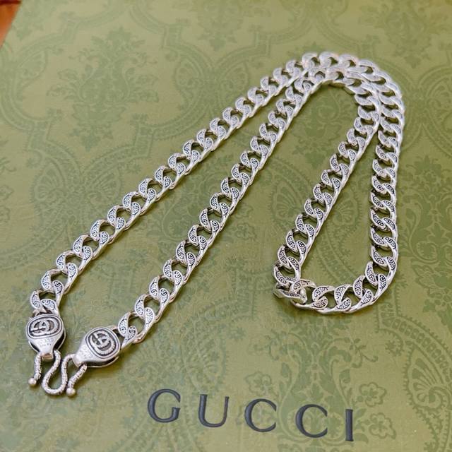 The latest luxury Gucci necklace, a chain of even higher quality, a celebrity fa