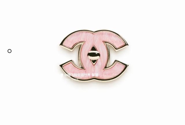 25B Icy jelly pink double C letter brooch A touch of girlish exquisiteness hits