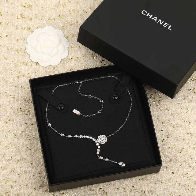 205942 We offer a camellia necklace, customizable with 18K real gold and diamond