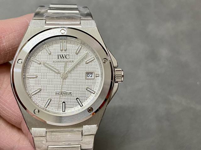 V7 Factory's Seven-Star Recommendation: Ingenieur Watch . The new generation In