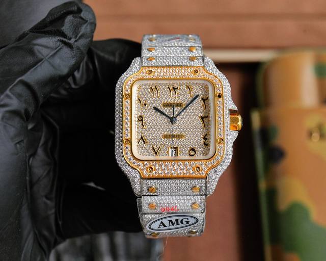 Amg出品One Factoy Amg最新突破 完美复刻还原镶钻版卡地亚 奢华至极 每一颗钻石都闪闪发光，带上他今夜你最闪亮。 卡地亚山度士满天星特别版震撼来袭