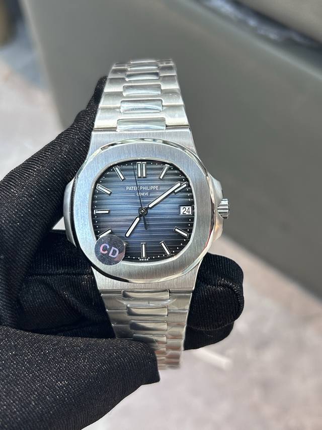 独家实拍图 百达翡丽鹦鹉螺入门级 型号5711 10 直径40Mm 公价 262800 机芯Cal324. 瑞士机芯 复刻版本全自动机械表 patek phil