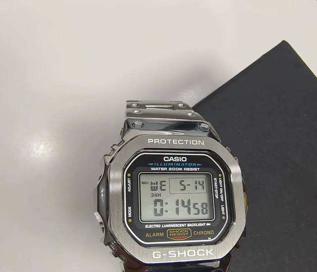 Casio B5000 series metal evolution small silver brick shockproof and waterproof Casio B5000 series metal evolution small silver brick shockproof and waterproof