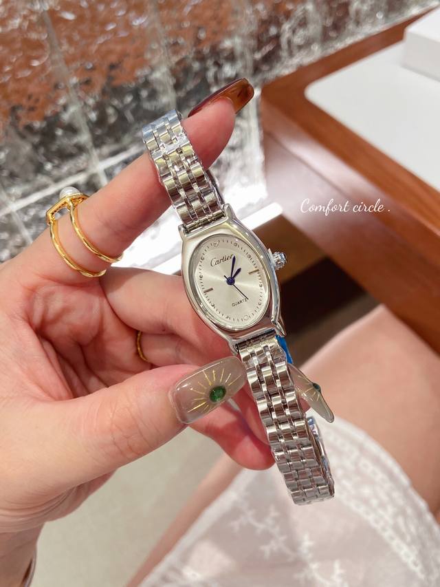 Cartier ladies' watch with imported quartz movement. This watch is very popular Cartier ladies' watch with imported quartz movement. This watch is very popular