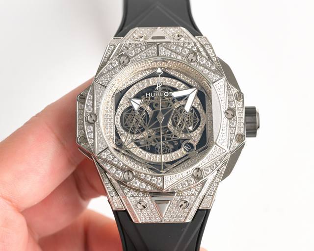 Uniform Price: Hublot's new Big Bang Sang Bleu II T-Diamond Tattoo watch, once Uniform Price: Hublot's new Big Bang Sang Bleu II T-Diamond Tattoo watch, once