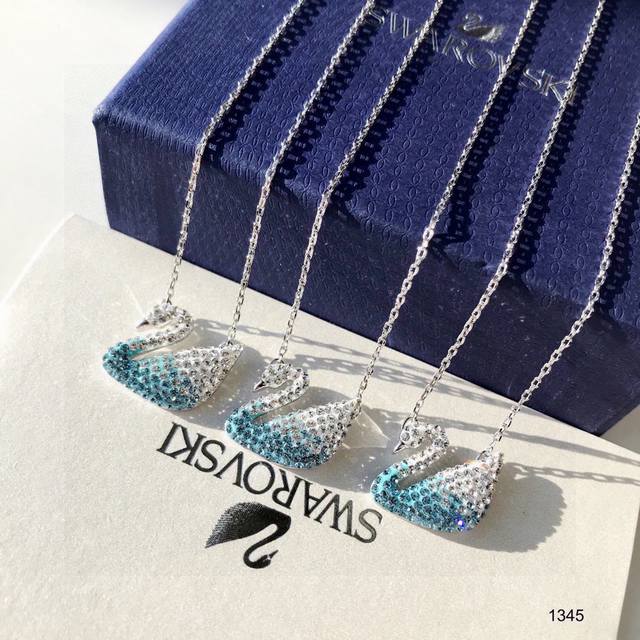 Swarovski Gradient Blue Swan Necklace with Full Packaging (Ddd). The spring/summ