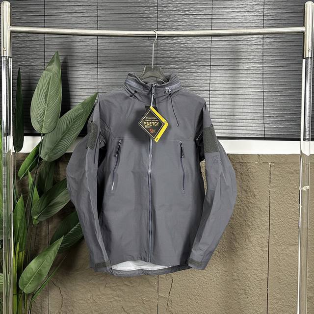 10送清洗剂 款号：Dj1270 Arc'teryx 始祖鸟 Leaf Alpha Gen2 军鸟冲锋衣 硬壳专柜尺码 正品客供货的Gore-Tex防风防水保暖