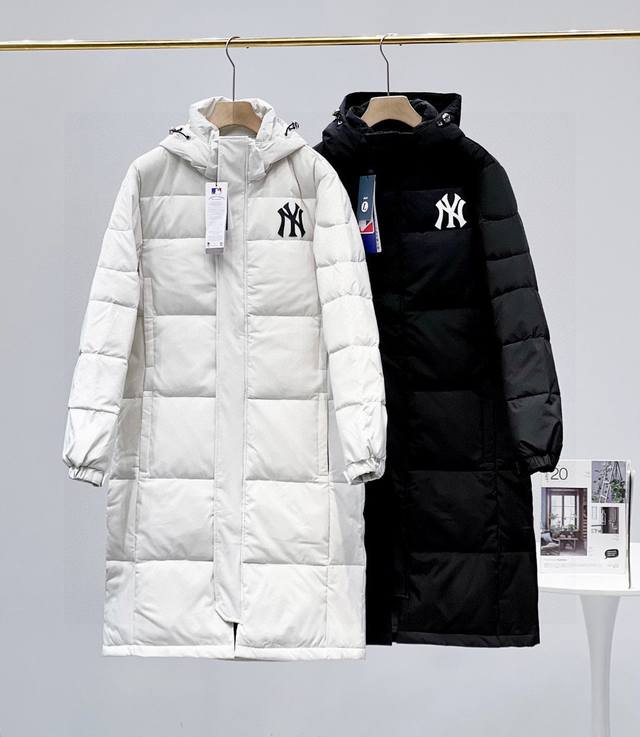 供 爆款 降价福利 Mlb Ny洋基队情侣连帽长款羽绒服 大货爆款重磅来袭 1填充：优质90白鸭绒 整体是简约休闲版型 ，高端大气百搭！ 2面料采用强防泼防风防