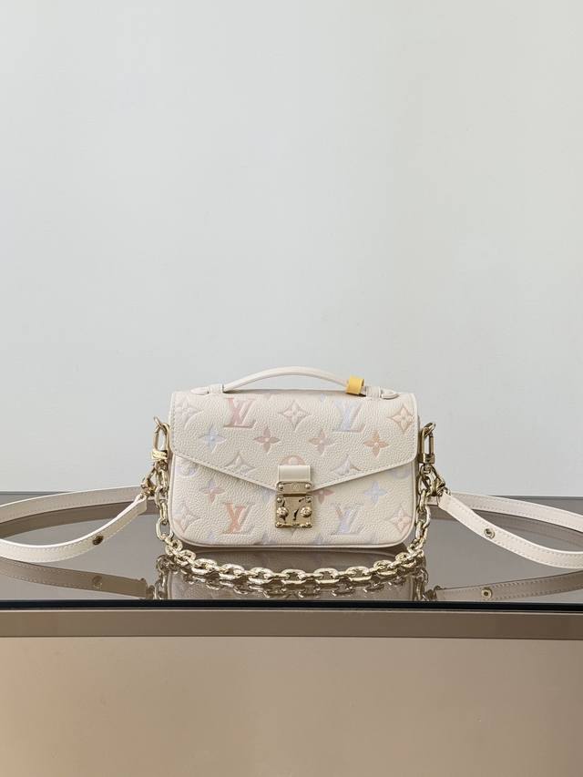 特级原厂 Pochette MéTis East West 手袋 型号: M25682 白色 163动态芯片版 材料: A级全钢五金 进口原厂皮 尺寸: 21.