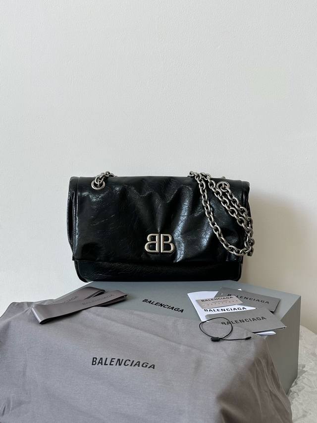 厂价 。。 最高版本原厂皮顶级原单配专柜全套包装 Balenciaga Monaco蓬蓬包黑银小号 他们家真的是爆款制造机，我只能说 双B元素又捡起来用了 配上