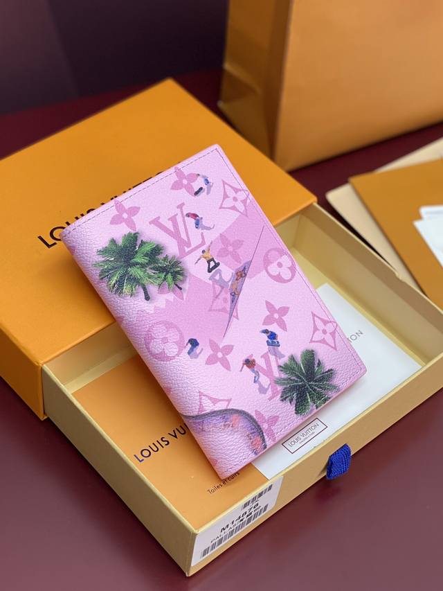 出厂价P M14876 护照！滑雪粉！时尚出行的绝佳伴侣。质感奢华的粒纹小牛皮内衬，内部多隔层构造，风格经典的旅行配饰。挎着华丽的路易威登手袋大肆采购的运动员图