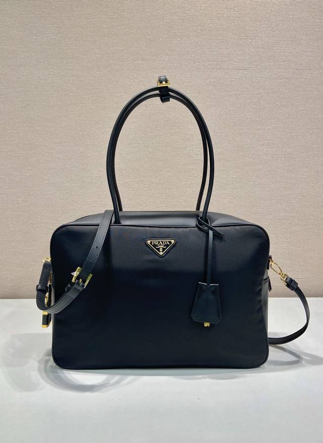 Large Tessuto Tocker Handbag (1Bb131) This Tessuto Tocker handbag has a structur Large Tessuto Tocker Handbag (1Bb131) This Tessuto Tocker handbag has a structur