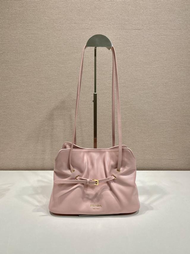 New Cloud Bag 1Bg586 This shoulder bag is made of sheepskin leather, with a matc New Cloud Bag 1Bg586 This shoulder bag is made of sheepskin leather, with a matc