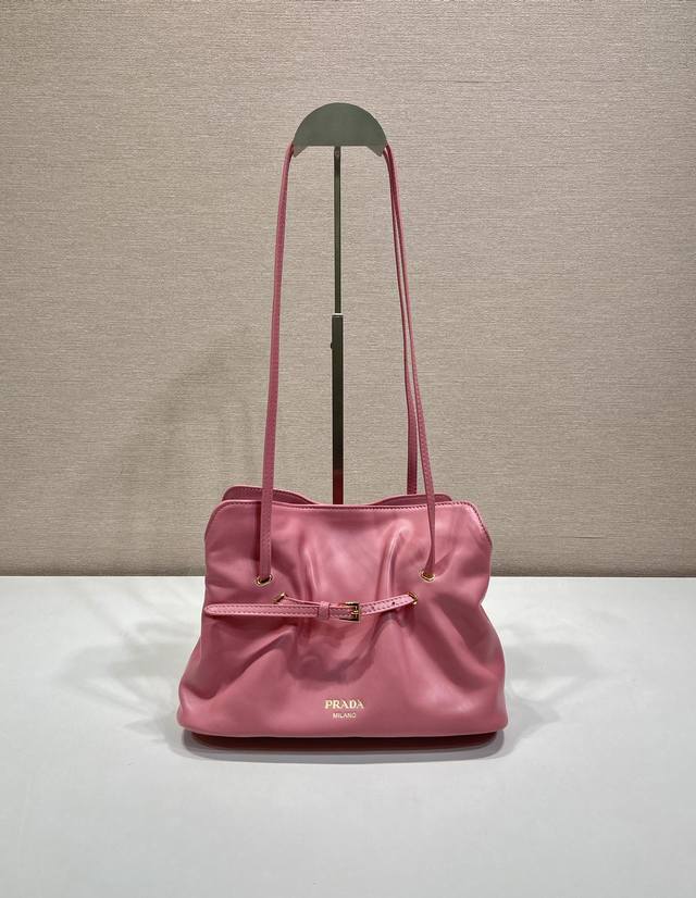 New Cloud Bag 1Bg586 This shoulder bag is made of sheepskin leather, with a matc New Cloud Bag 1Bg586 This shoulder bag is made of sheepskin leather, with a matc
