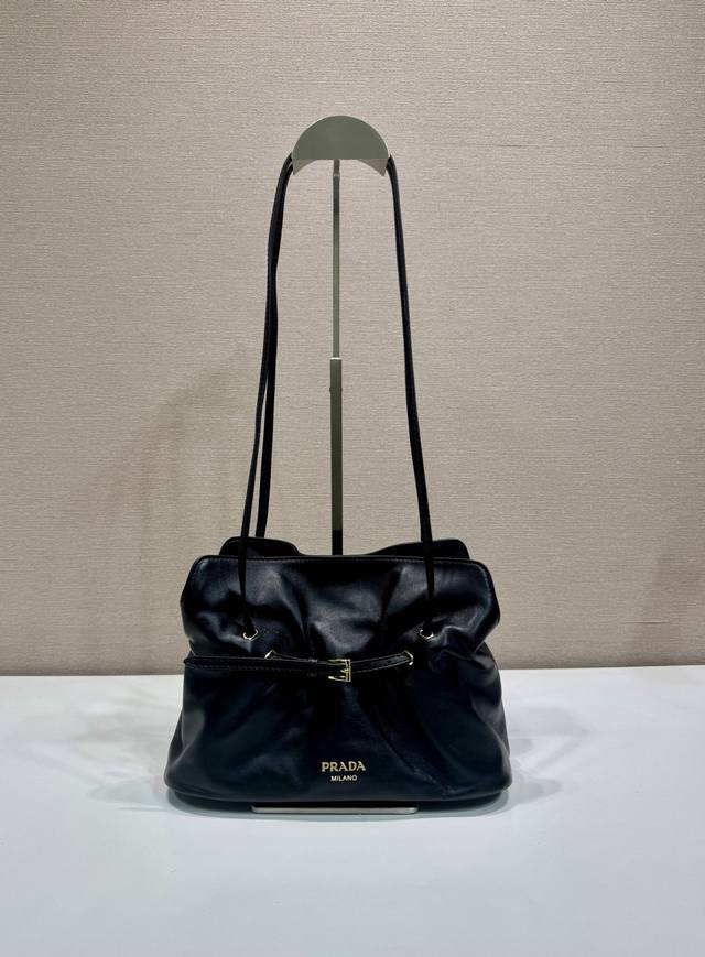 New Cloud Bag 1Bg586 This shoulder bag is made of sheepskin leather, with a matc New Cloud Bag 1Bg586 This shoulder bag is made of sheepskin leather, with a matc