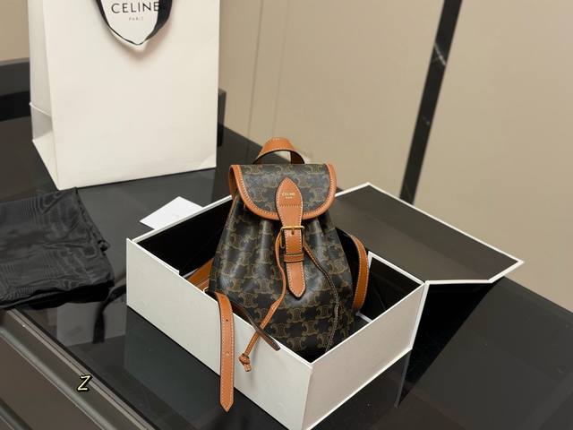 配折叠盒 Size：18.20Cm 赛琳 双肩包配牛皮 新品迷你来咯～ 高颜值皮扣设计太给力了