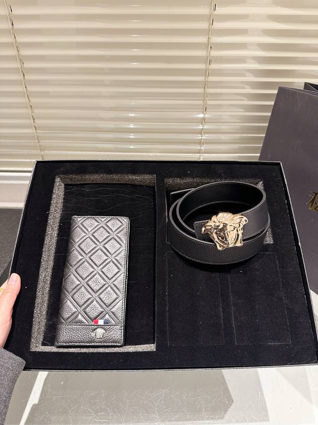 原单 钱包腰带 配礼盒 高版本！腰带 范思哲牛皮皮带～热门款 男女通用皮带里面最火的版本啦～质量很好 全套包装！五金绝对不褪色 皮带头和专柜一样的哦～ 配礼盒手