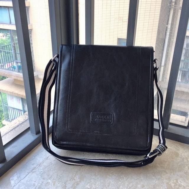 原版货 巴利斜挎单肩包 型号：13657 尺寸：28-8-26 专柜新款重金打版复刻原版皮复刻皮质超级柔软超大容量定制专柜原版五金顺滑拉链完美工艺拒绝偷工减料，