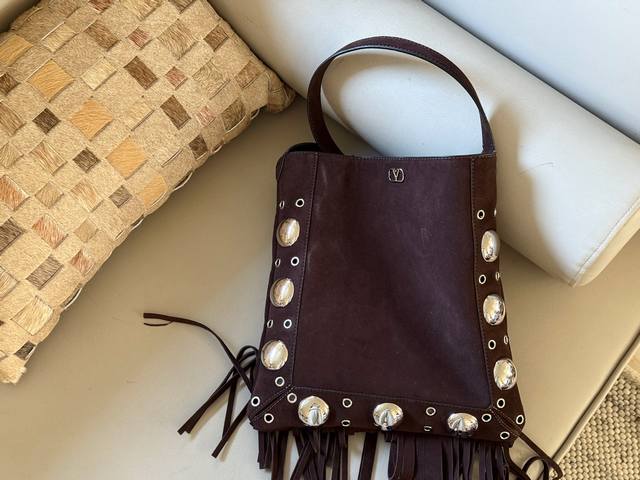 Comes with box. Size: 29*30cm. Valentino tassel handbag. A must-have for studded