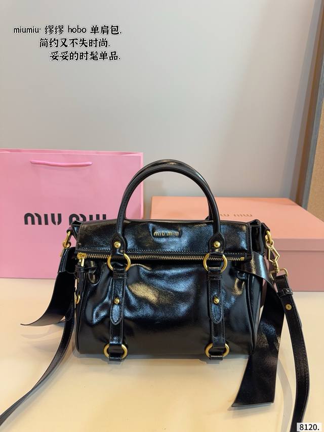 配礼盒. Miumiu 缪缪 Vintage 机车包 酷酷中古非多兜机车莫属了！ 中性洒脱浪漫不羁， 浅棕色清爽耐看，打破束缚 中古款有点撞脸缪子尺寸：26*1