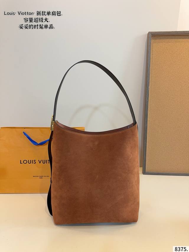 Lv路易威登 中古 Hobo锁头单肩腋下包.超级舒适又好看 真的很好背 搭配什么风格都可 爆款到不能更爆的包专柜原版面料 非常高级 搭配原版Lv专属里衬 尺寸：