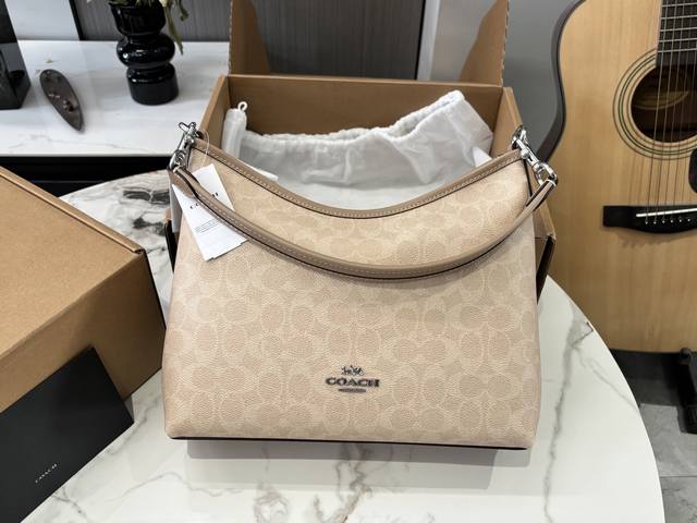 配飞机盒 复刻版 Size：31*23Cm 蔻驰新款Laurel流浪包真的绝美 随性慵懒轻松拿捏 一长一短两条肩带 单肩斜挎手提腋下背 都可以随意百搭 内部有带