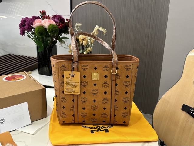 中号 Size：26.25Cm Mcm 新款购物袋 升级版拉链款Shopper 改变后的[它 你是否更爱它了！ 原单！青岛出品！