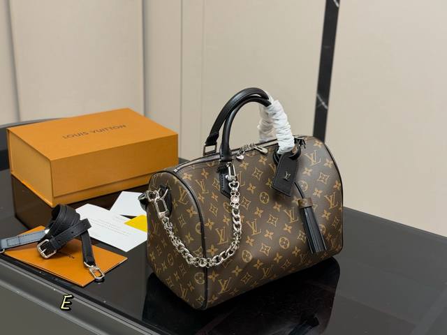 配折叠盒飞机盒 尺寸：30Cm Lv Keepall 新品枕头包 原版配牛皮 简直长在我的心头。 男女同款！！！！ 男盆友的新包