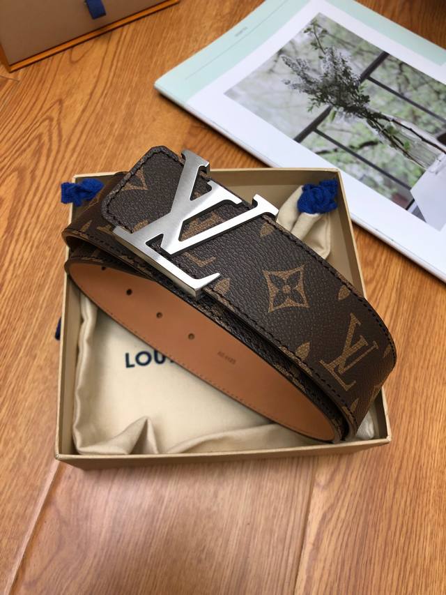 Comes with a full set of boutique gift box packaging. LV: Original fabric, linin Comes with a full set of boutique gift box packaging. LV: Original fabric, linin
