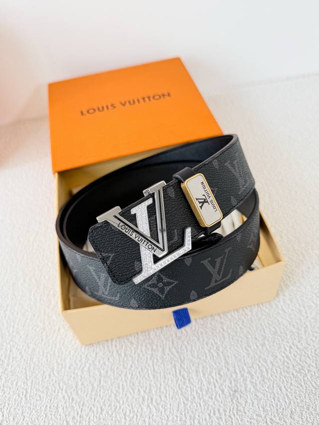 Product Name: Louis Vuitton Belt - Original Single Belt Model: Hook, Classic Pur Product Name: Louis Vuitton Belt - Original Single Belt Model: Hook, Classic Pur