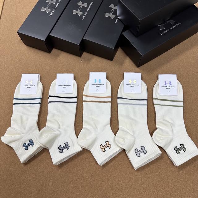 Under Armour's hottest online item, absolutely your must-have for spring and sum
