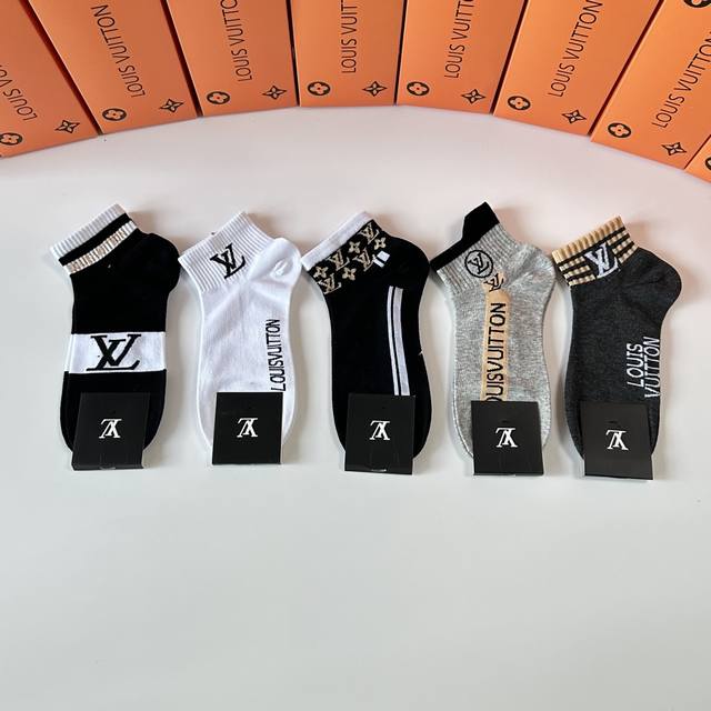Specially packaged Louis Vuitton new mid-length slouch socks! Five pairs per box Specially packaged Louis Vuitton new mid-length slouch socks! Five pairs per box