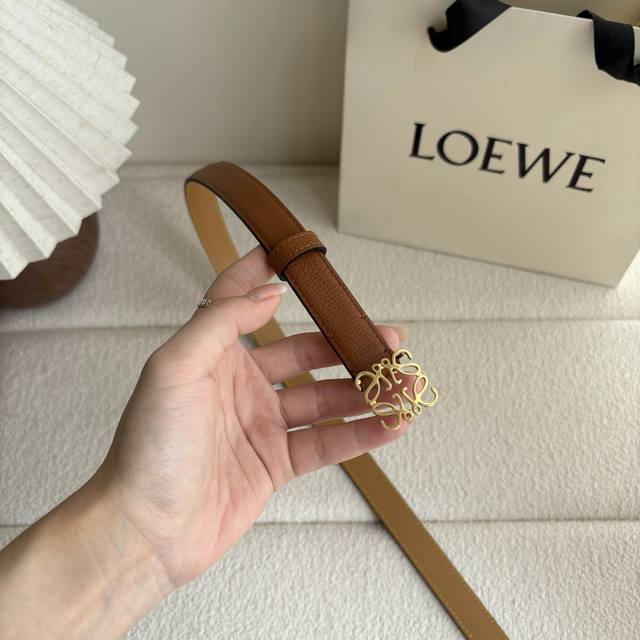 High-volume release: Loewe pebbled leather belt. Anchor buckle, 2.0cm wide, 5-ho High-volume release: Loewe pebbled leather belt. Anchor buckle, 2.0cm wide, 5-ho