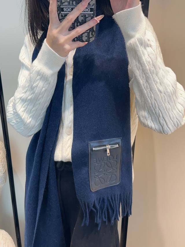 Loewe's rare gentle color scheme, understated yet elegant. Highly recommend the Loewe's rare gentle color scheme, understated yet elegant. Highly recommend the