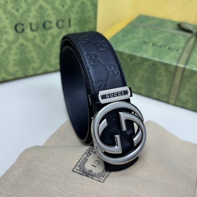 专柜同步新款 批 配全套包装 品牌：Gucci 海外原单 扣头材质：精品实心纯铜扣 带身材质正面：38Mm宽度采用双面进口原版皮腰带，真空电镀五金扣头实物拍摄
