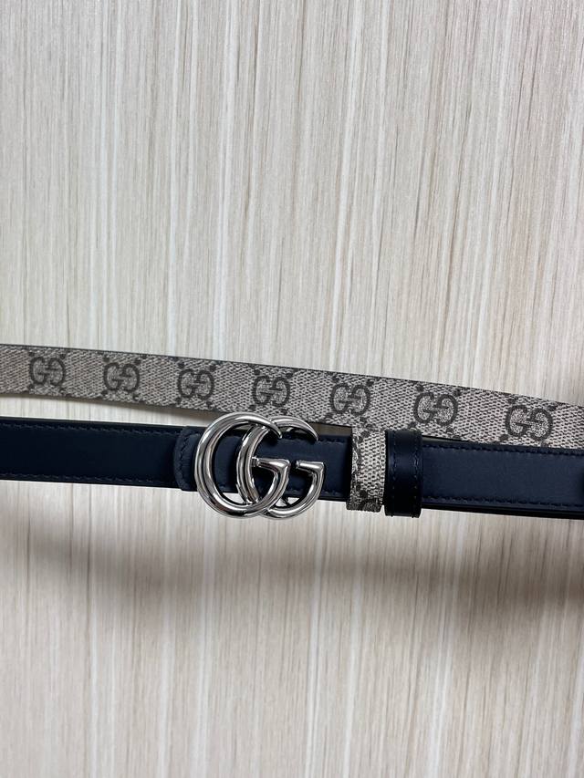 The Fall/Winter 2025 collection reimagines the distinctive Gg Marmont series. Th The Fall/Winter 2025 collection reimagines the distinctive Gg Marmont series. Th