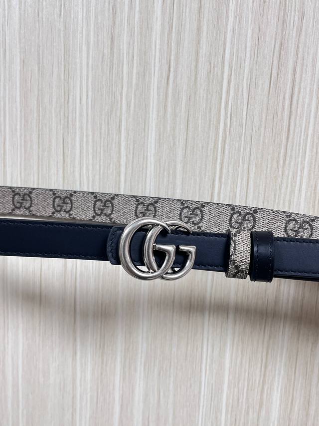 The Fall/Winter 2025 collection reimagines the distinctive Gg Marmont series. Th The Fall/Winter 2025 collection reimagines the distinctive Gg Marmont series. Th