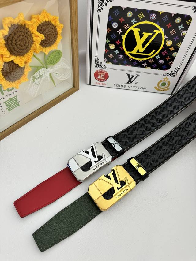 品名:Lv..路易..威登原单 材质:原单牛皮腰带 百分百头层牛皮腰带保证真皮,24K纯钢扣,专柜原单品质、做工精细,时尚大牌,送人自用首选 包装: 请认准如图 品名:Lv..路易..威登原单 材质:原单牛皮腰带 百分百头层牛皮腰带保证真皮,24K纯钢扣,专柜原单品质、做工精细,时尚大牌,送人自用首选 包装: 请认准如图