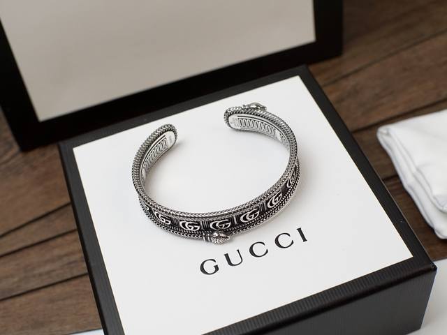 Gucci古奇复古 立体王蛇镶边 双G标志开口手镯潮流个性时尚款Gucci 时尚 大方 男女情侣款批