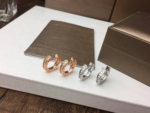 Bvlgari 宝格丽经典单排钻 耳环 耳圈 推荐款 明星同款360°无死角 精选亚金材质电镀厚金 ，玫瑰金 白金 两色 时尚大方