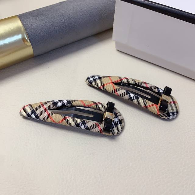 Burberry hair clips Bow plaid clips Bb edge clips, everyday delicate little item Burberry hair clips Bow plaid clips Bb edge clips, everyday delicate little item