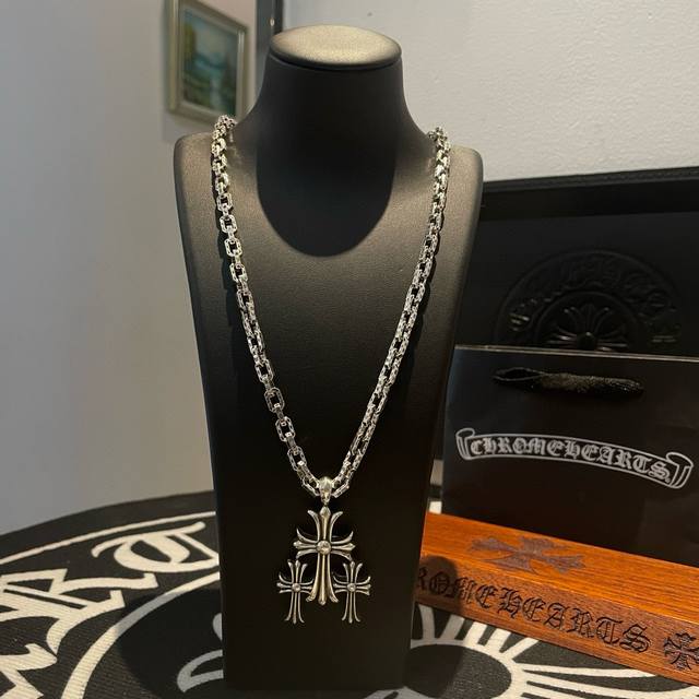 抖音 快手 Ins 小红书 直播热门 ，新款 专柜品质 Chrome Hearts克罗心项链 ，三十十字架吊坠，凹凸造型不同的花纹设计风格 呈现出与众不同 十字